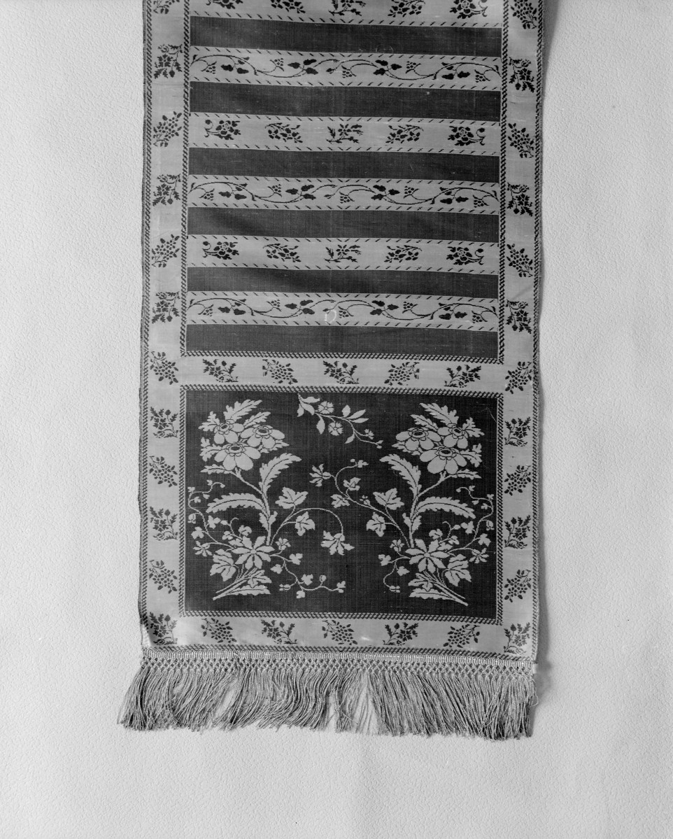 Muzeum Narodowe - zbiory - pas jedwabny dwustronny - Gdańsk - Szydłowiec /P.C. Salzhuber 1793 rok/ - głowa i wciąża /fragment/ - awers, skan 1