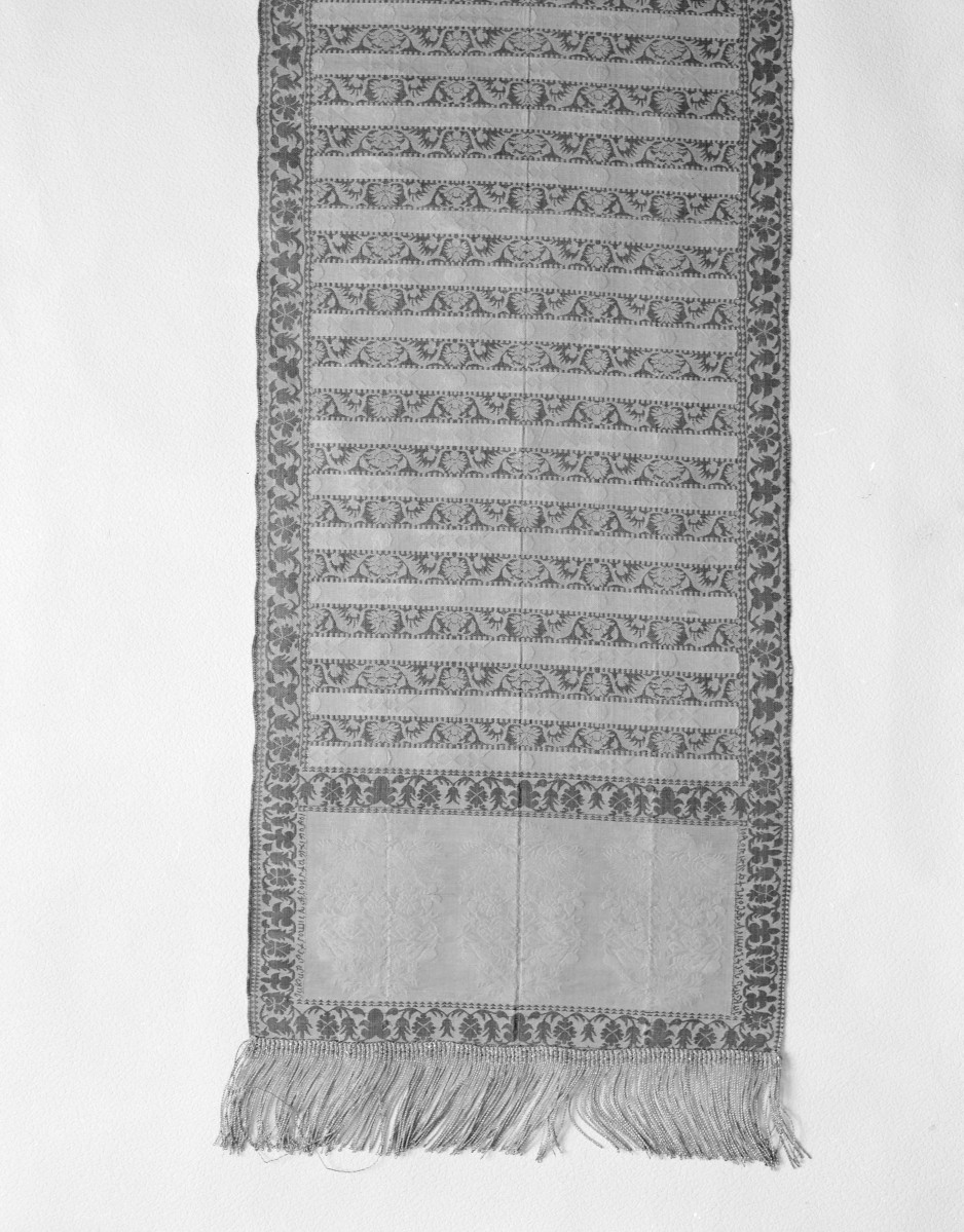 Muzeum Narodowe - zbiory - pas lity dwustronny - Stambuł /XVIII wiek/ - głowa i wciąża /fragment/ - awers, skan 1