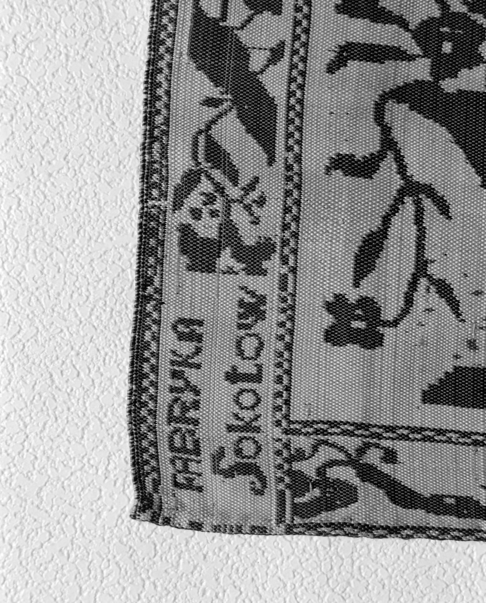 Muzeum Narodowe - zbiory - pas jedwabny trójstronny - Sokołów - Michał Kleofas Ogiński /XVIII wiek/ - głowa i wciąża /fragment/ - sygnatura, skan 1