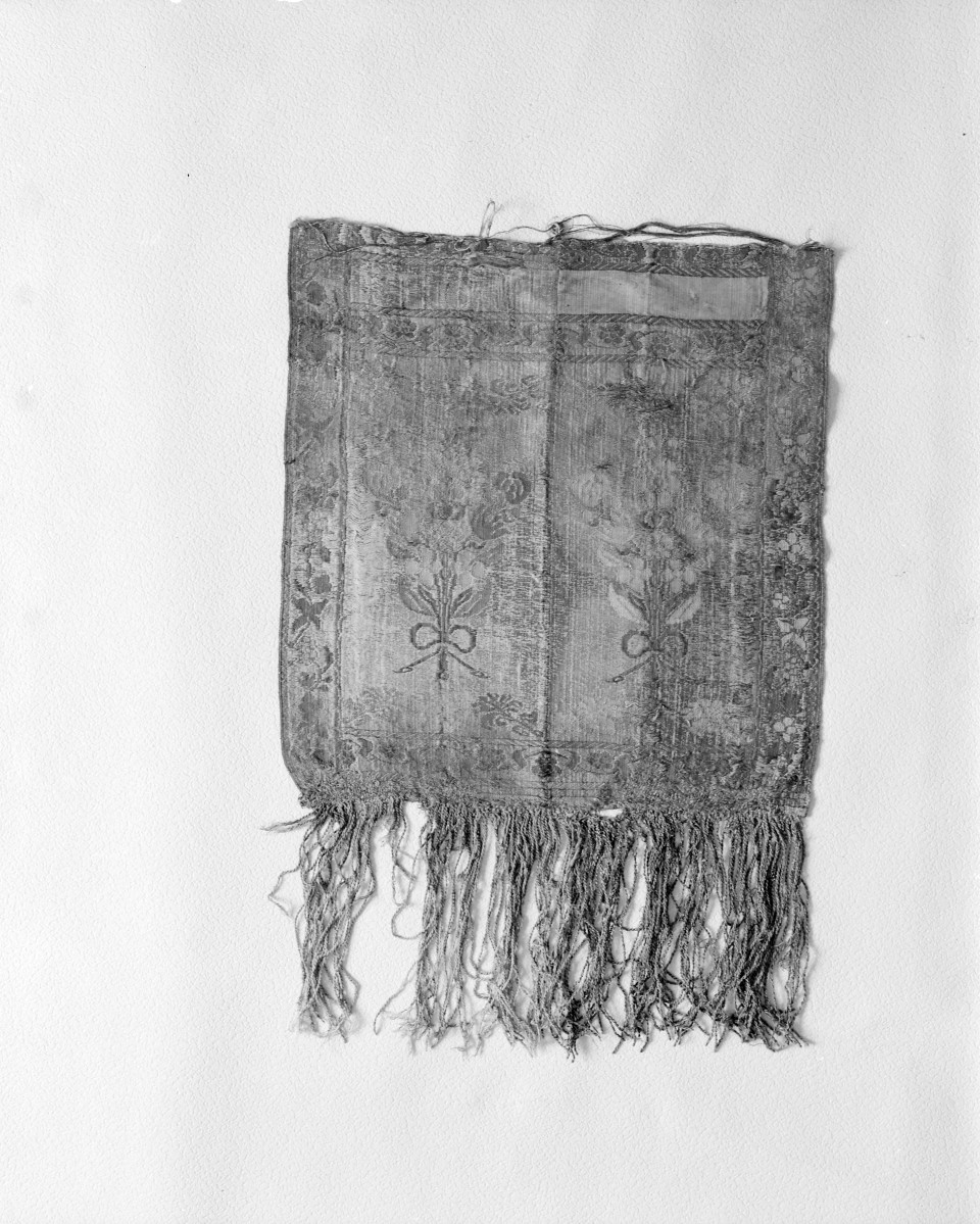 Muzeum Narodowe - zbiory - pas lity czterostronny - Kutkorz lub Kobyłka /XVIII wiek/ - głowa i wciąża /fragment/ - awers, skan 1