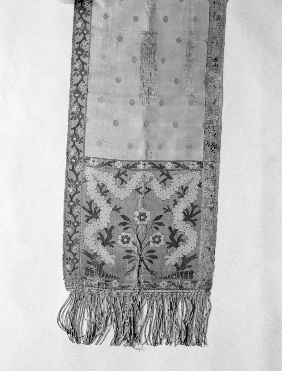 Muzeum Narodowe - zbiory - pas lity dwustronny - Kobyłka /1781 - 1784 rok/ - głowa i wciąża /fragment/ - awers, skan 1
