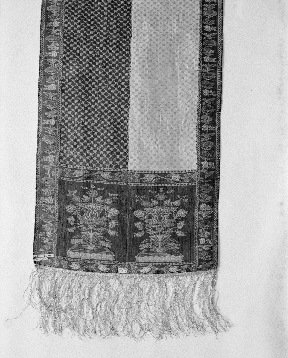 Muzeum Narodowe - zbiory - pas jedwabny czterostronny - Buczacz /Oskar Potocki XIX wiek/ - głowa i wciąża /fragment/ - awers, skan 1