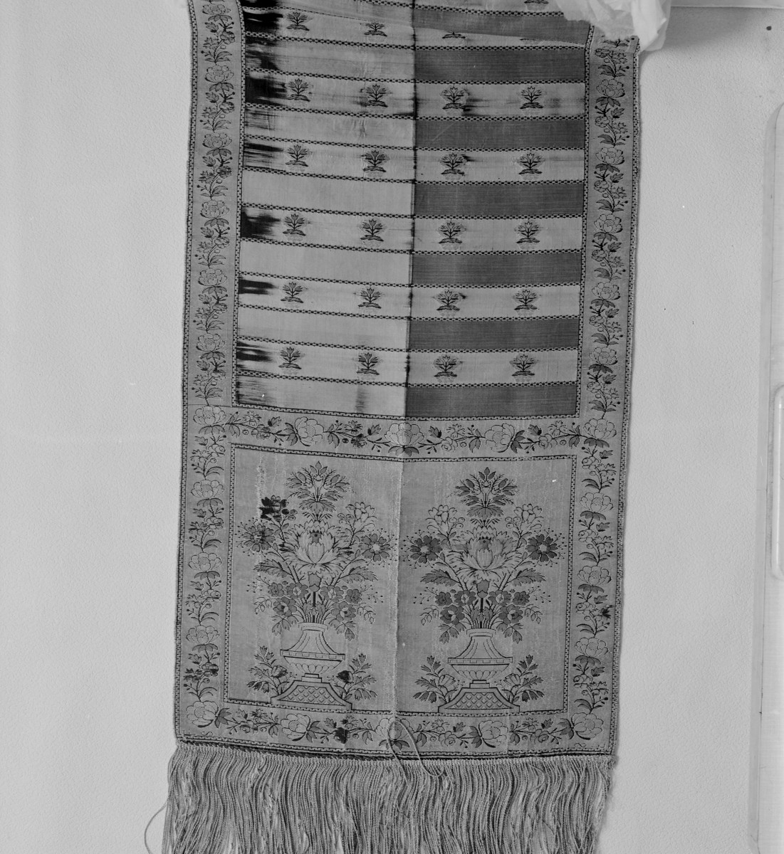 Muzeum Narodowe - zbiory - pas lity czterostronny - Lyon /1785 - 1792 rok/ - głowa i wciąża /fragment/ - awers, skan 1