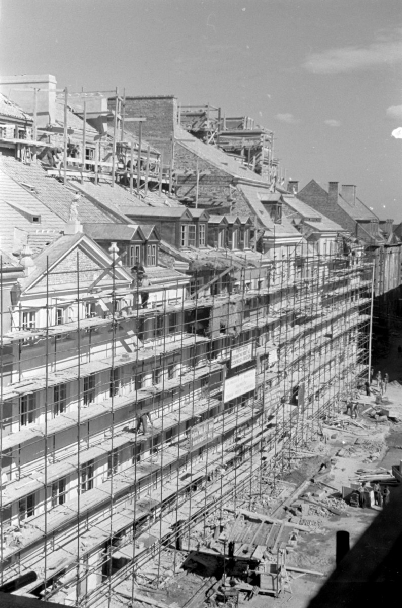 Rynek Starego Miasta - pierzeja w odbudowie, skan 1