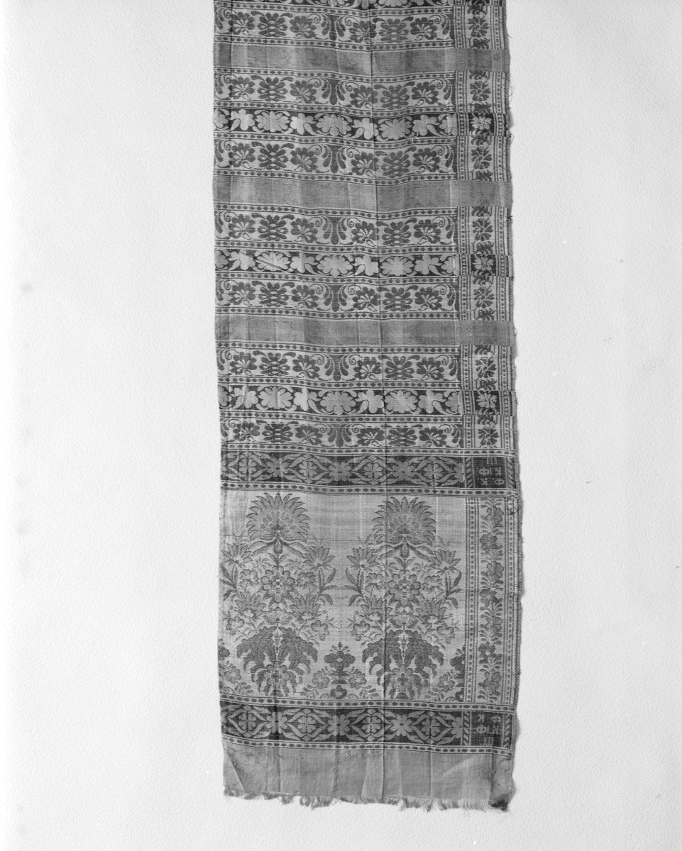 Muzeum Narodowe - zbiory - pas jedwabny dwustronny - Kupawno pod Bogorodskiem, Rosja /książę Jusupowa 1803 rok/ - głowa i wciąża /fragment/ - awers, skan 1