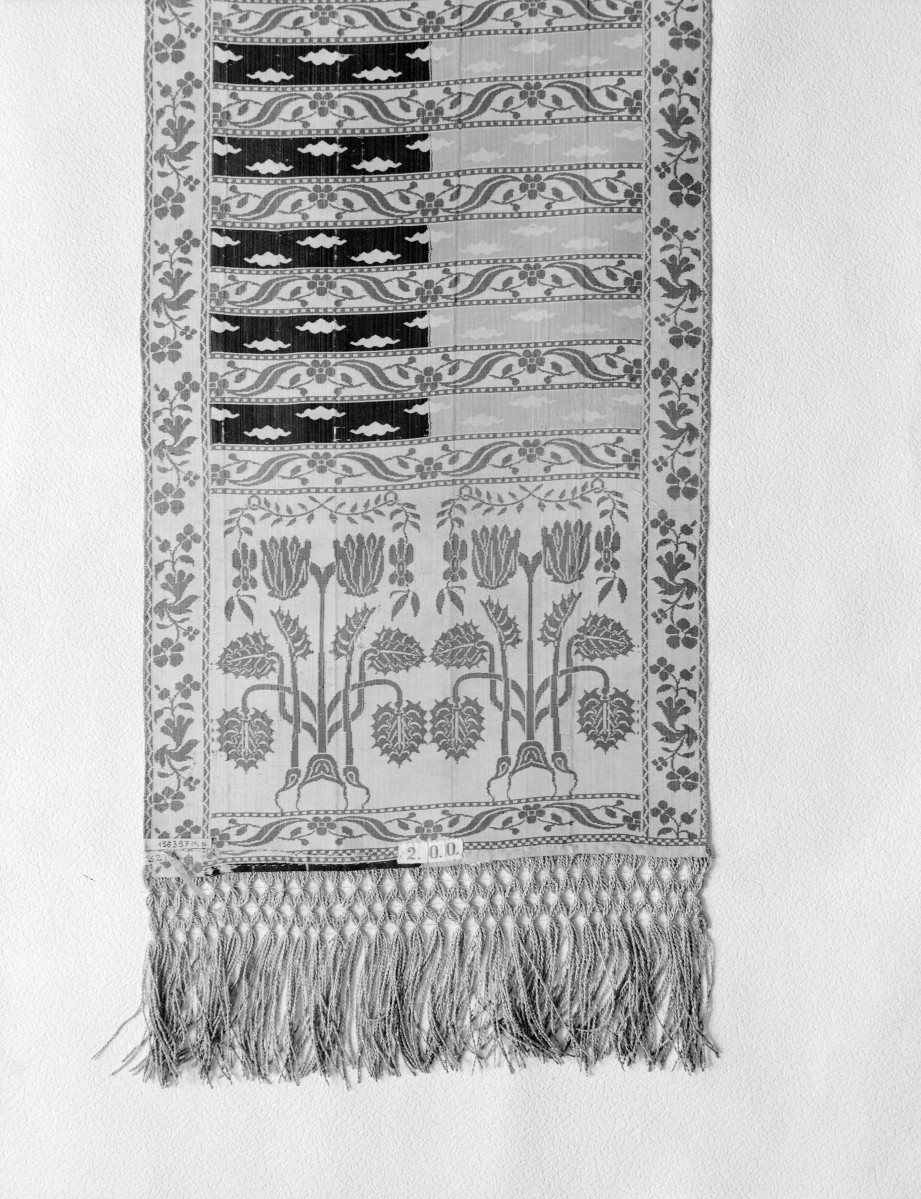 Muzeum Narodowe - zbiory - pas jedwabny czterostronny - Kobyłka /1781 - 1784 rok/ - głowa i wciąża /fragment/ - awers, skan 1