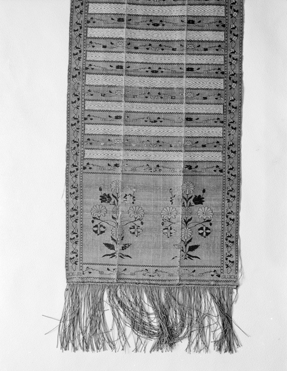 Muzeum Narodowe - zbiory - pas lity czterostronny - Słuck /Jan Madżarski 1767 - 1780 rok/ - głowa i wciąża /fragment/ - awers, skan 1