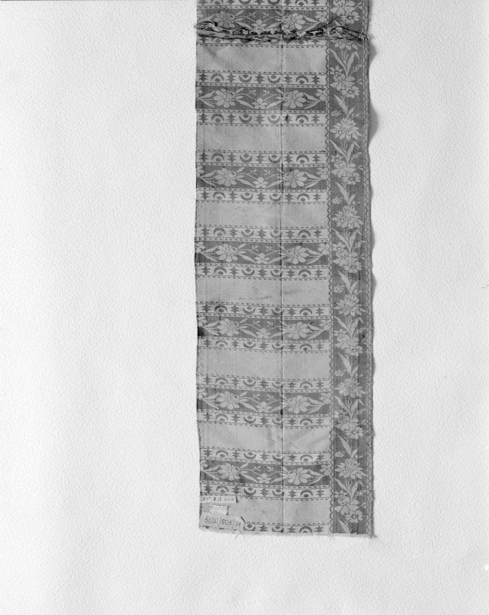 Muzeum Narodowe - zbiory - pas jedwabny dwustronny - Kraków /Franciszek Masłowski 1781 - 1806 rok/ - głowa i wciąża /fragment/ - awers, skan 1