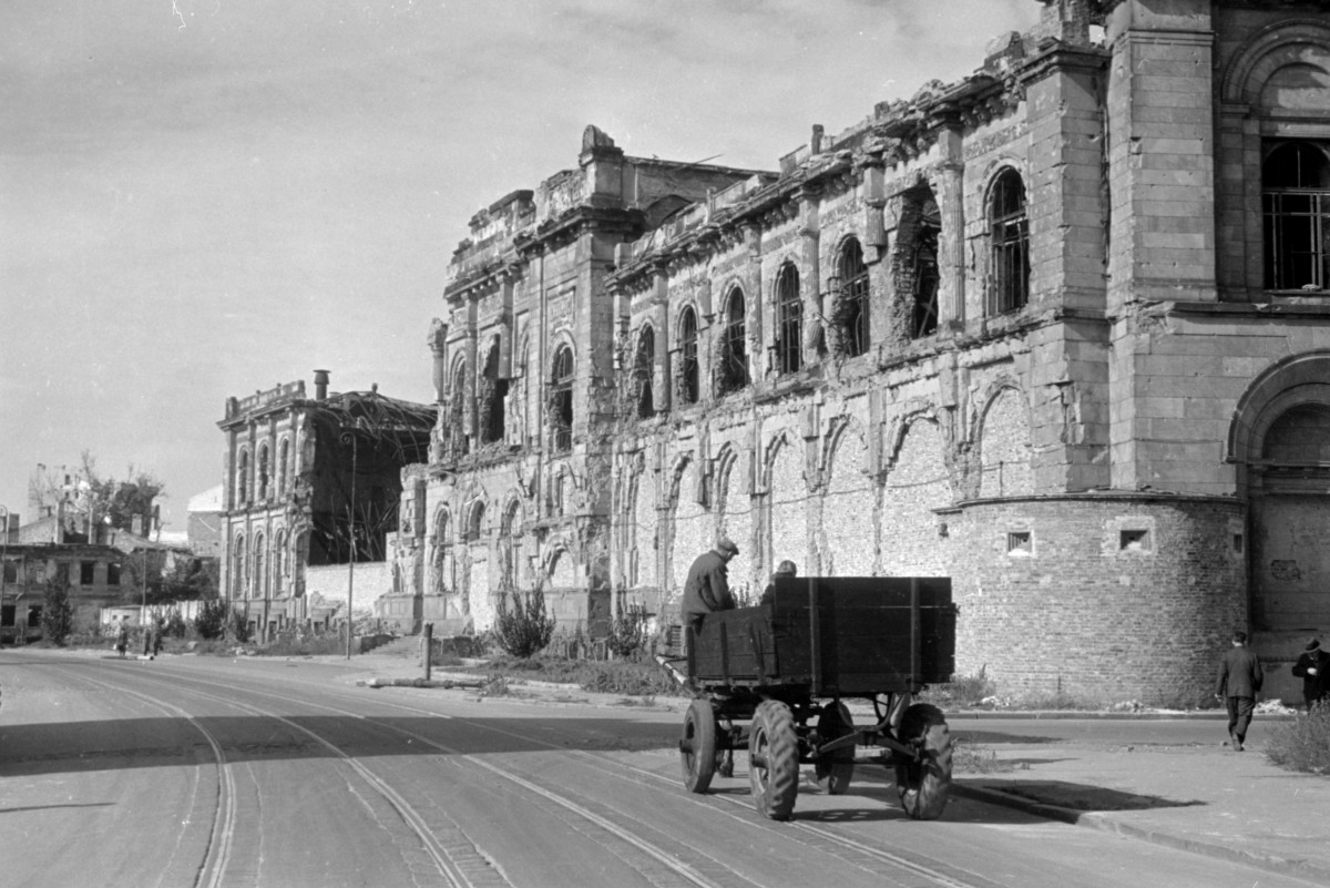 d. Gmach Banku Polskiego - widok ogólny ruin, skan 1