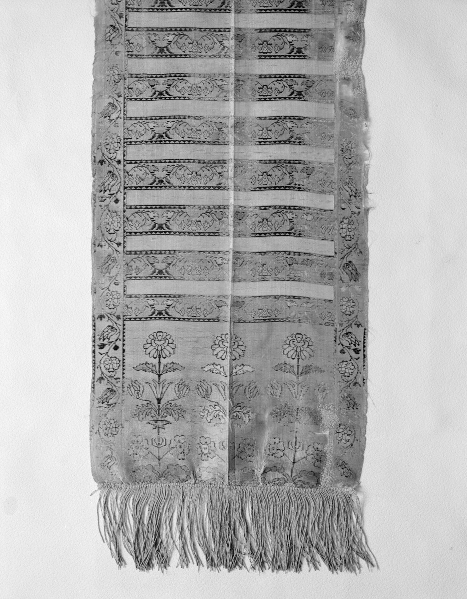 Muzeum Narodowe - zbiory - pas jedwabny czterostronny - Kraków /Antoni Puciłowski lub Daniel Chmielewski XVIII wiek/ - głowa i wciąża /fragment/ - awers, skan 1