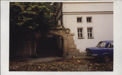 brama w pierzei dziedzińca przy ZPL Jerzy, skan 2