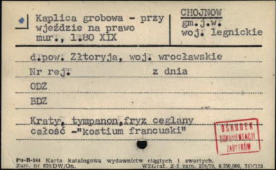 kaplica grobowa - przy wjeździe na prawo, skan 1