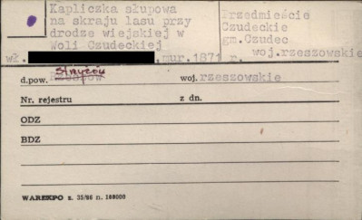 kapliczka słupkowa na skraju lasu przy drodze wiejskiej w Woli Czudeckiej, skan 1