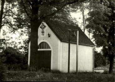 kaplica - cmentarz przykościelny, skan 3