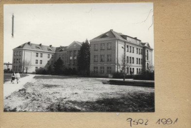 szkoła, ob. szkoła podstawowa nr 1 i Liceum Ogólnoksz., skan 2