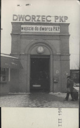 dworzec PKP - wejście od ul. Zygmunta Starego, skan 3