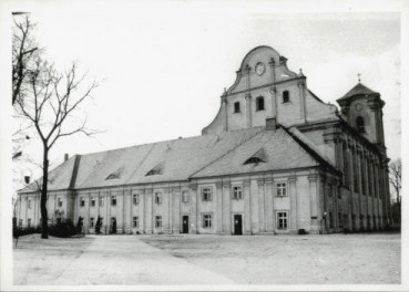 klasztor, ob. dom księży emerytów, skan 2