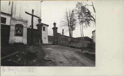 mur cmentarny z bramą, skan 2