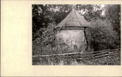 obudowa studni obok leśniczówki nr 97, skan 2