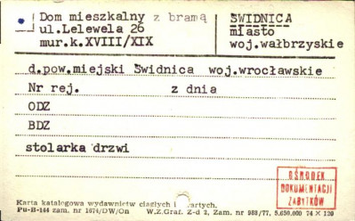 dom mieszkalny z bramą, skan 1