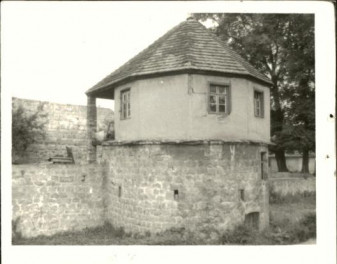 fragmenty zewn. pierśc. murów z obwar. miejskich, skan 5