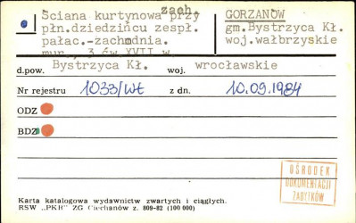 ściana kurtynowa zach. przy płn. dziedzińcu zesp. pałac.-zachodnia., skan 1