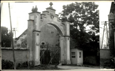 brama do zespołu pałacowego, skan 3