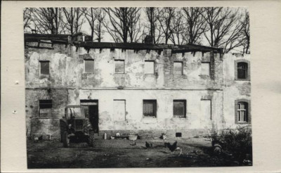 Zabudowania gospodarcze w zespole pałcowym, skan 5