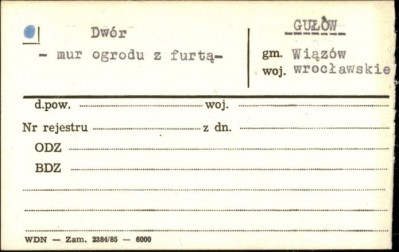 dwór - mur ogrodu z furtą, skan 1
