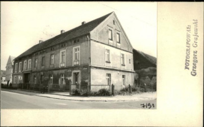 dom mieszkalny z bramą przejazdową, skan 2