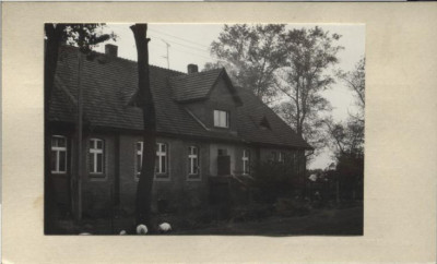 dom mieszkalny pracowników folwarcznych, obecnie PGR, skan 2
