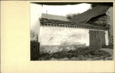 mur ogrodzenia z bramą, skan 2