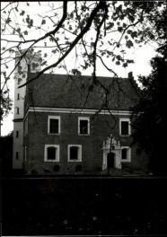 dwór, tzw. zamek, skan 5