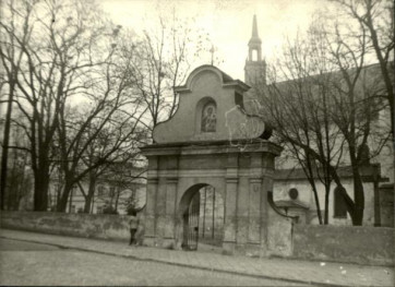 brama cmentarna kość. paraf. pw. Zwiast. NP Marii, skan 3