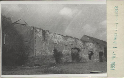 ruina stodoły w zespole pałacowo-folwarcznym, skan 2
