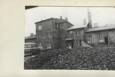 blok 10, ob. budynek administrac. w zespole Komisariatu II PP, skan 2