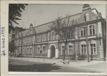 dom mieszkalny, ob. Miejski Dom Kultury, biblioteka, ZNP, ZHP, PZM, skan 2