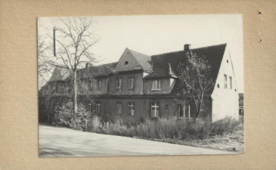 ciąg budynków mieszkalnych, skan 2