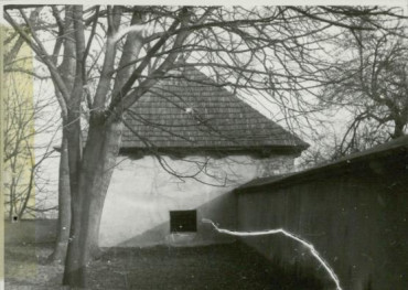 składzik przy kośc. par. Św. Trójcy, skan 2