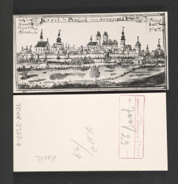 2 fotografie czarno-baiłe reprodukcji ryciny przedst. panoramę miasta; prawdopodobnie pochodzącą z F.B. Wernher, Topografia Śląska, 1744-1768      , skan 1