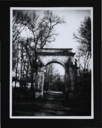 fotografia czarno-biała ukazująca Łuk Poniatowskiego  , skan 1