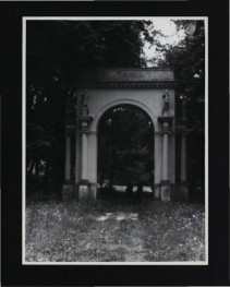 fotografia czarno-biała ukazująca Łuk Poniatowskiego  , skan 1