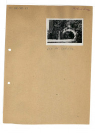 fotografia czarno-biała, Łuk Grecki widok od wschodu , skan 1