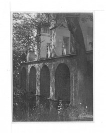 fotografia czarno-biała, akwedukt po odbudowie – ujęcie pierwsze, skan 1