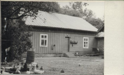 dom w zagrodzie, skan 2