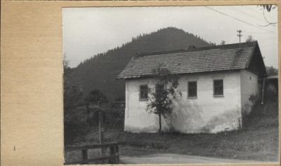 dom murowany w okolicy sklepu, skan 2