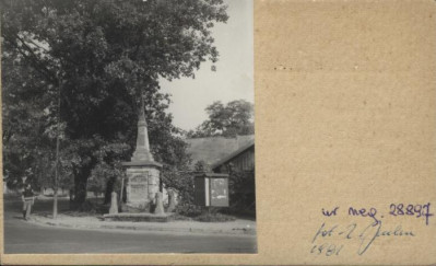 pomnik poległych bohaterów w latach 1831, 1863, 1918, skan 2