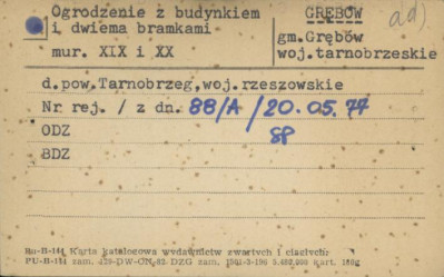 ogrodzenie z budynkiem i dwiema bramkami, skan 1
