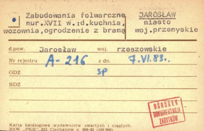 zabudowania folwarczne - d. kuchnia, wozownia, ogrodzenie z bramą, skan 1