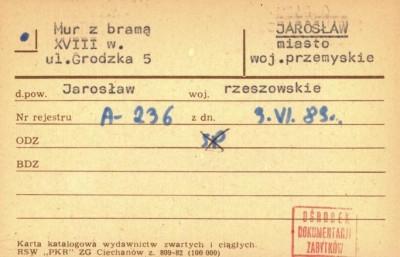 mur z bramą, skan 1
